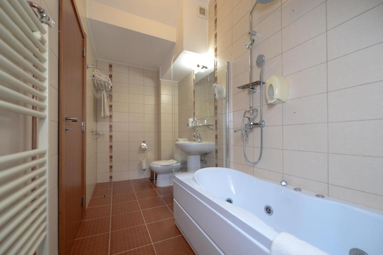 Hotel Belvedere Vatra Dornei Buitenkant foto