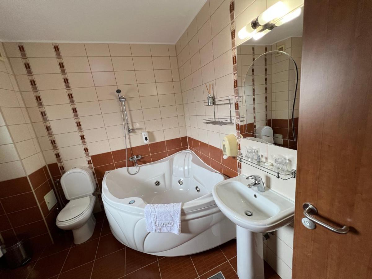 Hotel Belvedere Vatra Dornei Buitenkant foto