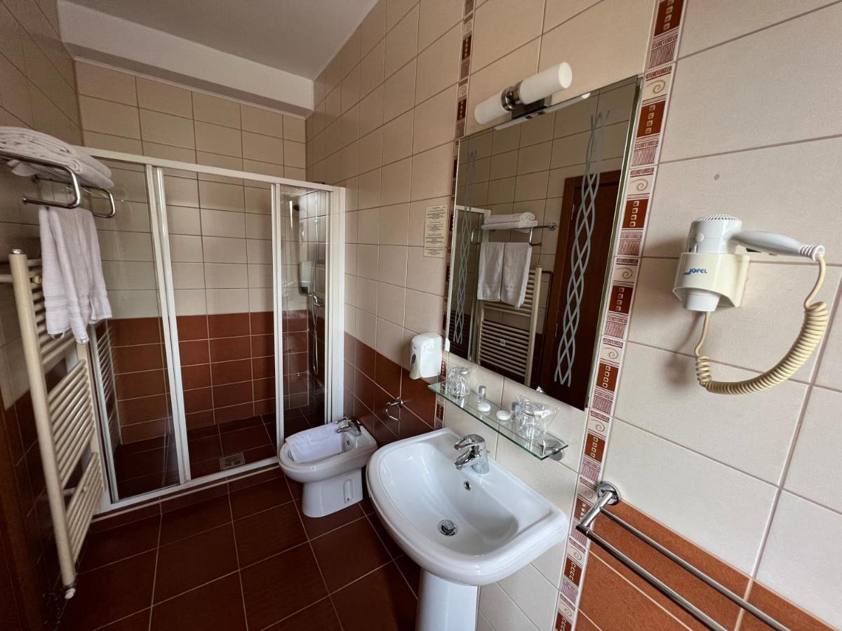Hotel Belvedere Vatra Dornei Buitenkant foto