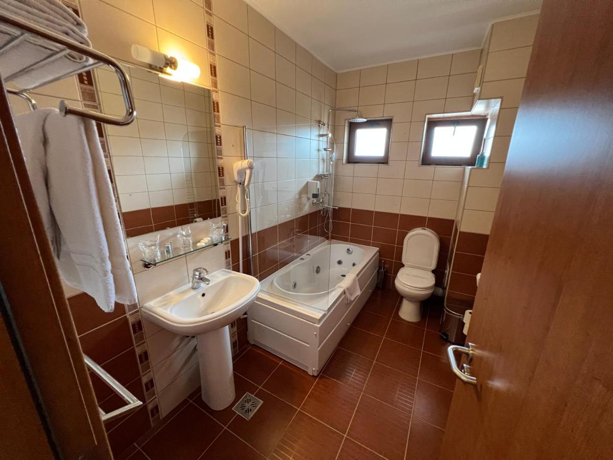 Hotel Belvedere Vatra Dornei Buitenkant foto