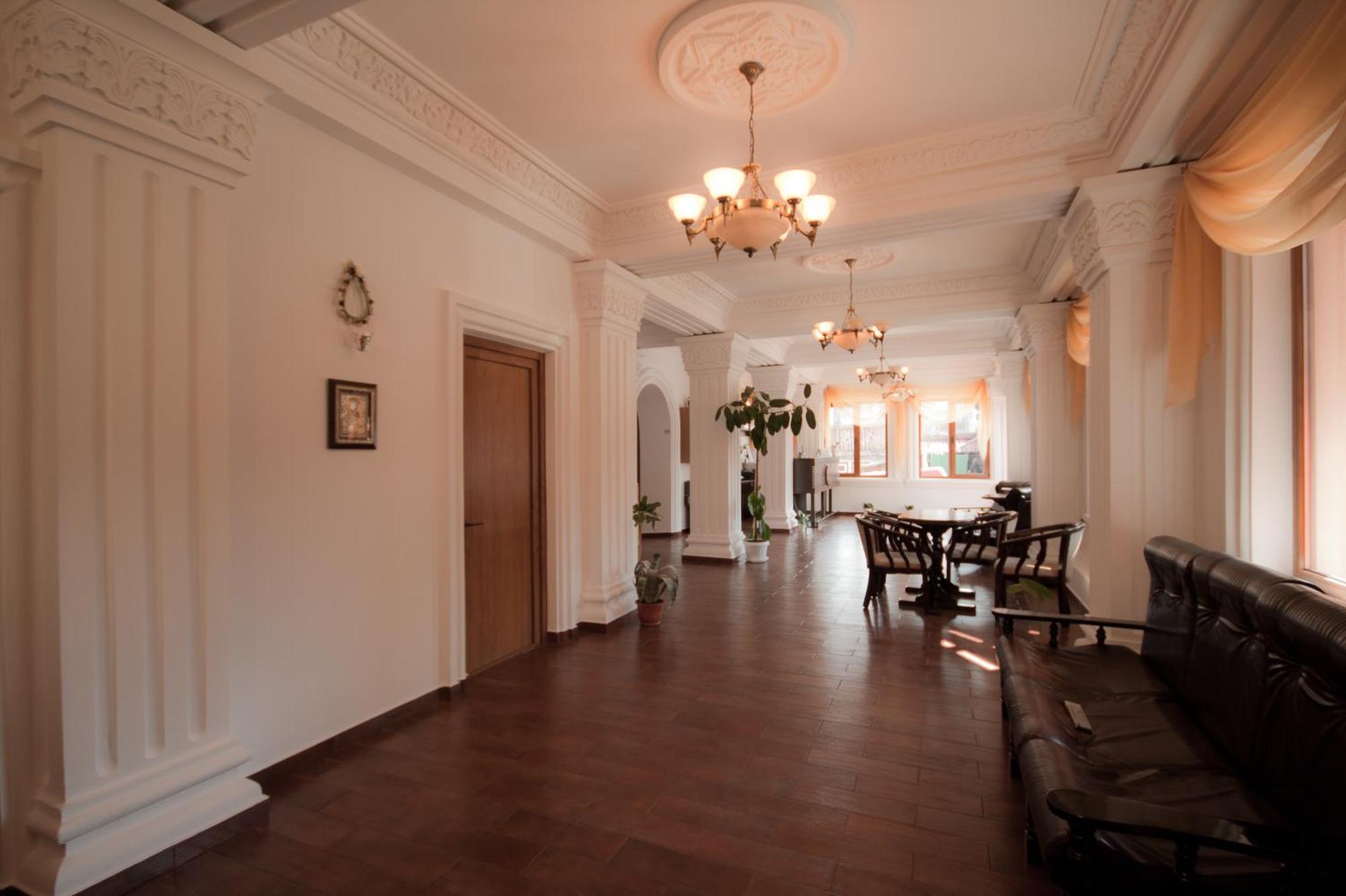 Hotel Belvedere Vatra Dornei Buitenkant foto